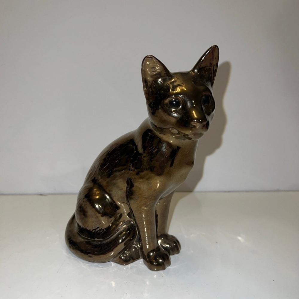 MP bronze cat decor